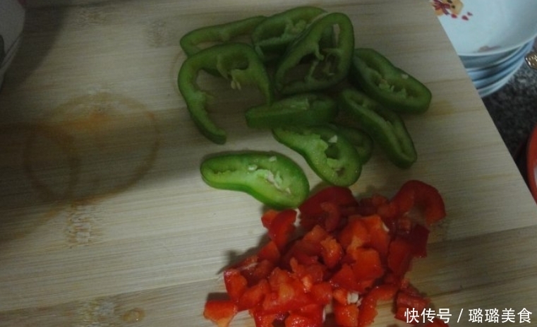 红辣椒|煎豆腐时,第一步直接放油大错特错!牢记这一点,豆腐香酥不油腻