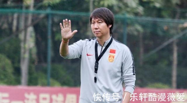 武汉队|打脸李铁李铁爱徒被李霄鹏踢出国足名单,直接竞争者反而入选!