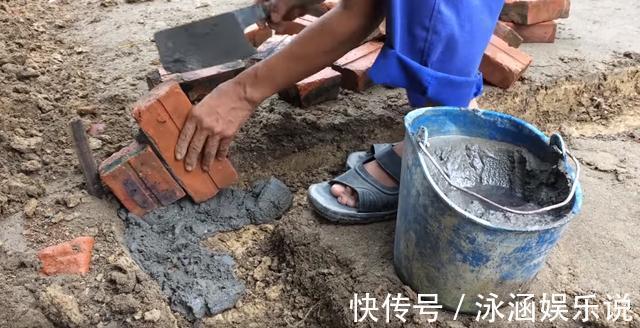 院子|老爸在家闲不住,用红砖铺院子,拼花效果比大理石还好看耐用