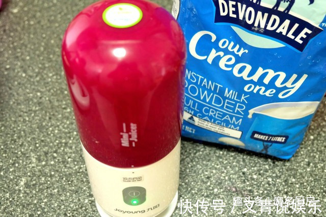 夏天的懒人甜品,自己做特简单,火龙果加奶粉,营养更健康