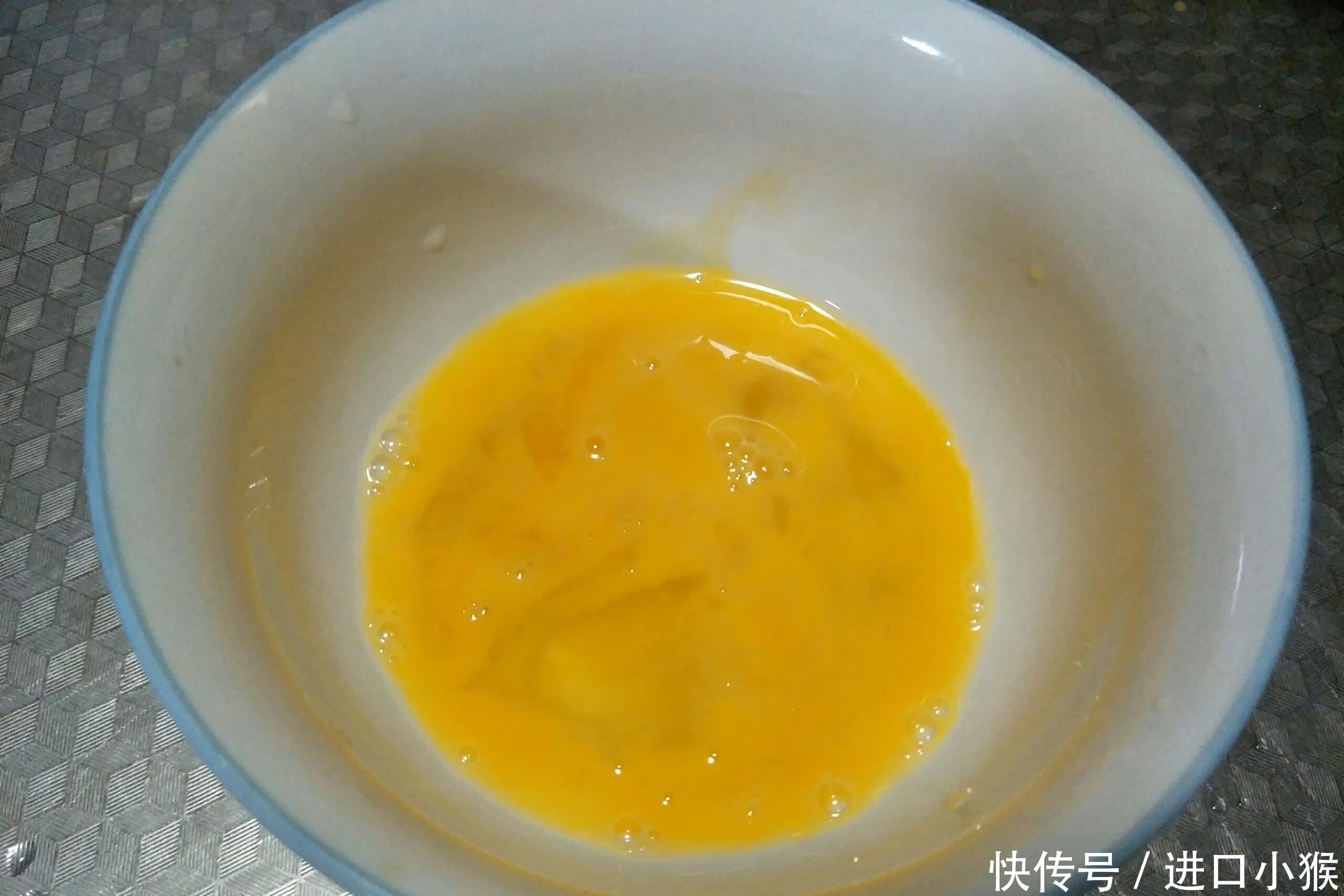 鸡蛋|炒青椒时,加入2样配菜,青椒口感更香嫩,家人更爱吃