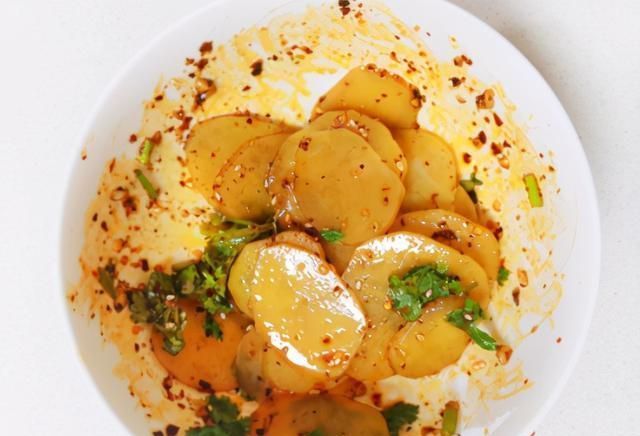 土豆这做法,我家三天两头吃一次,比腌萝卜还好,早餐佐粥更开胃