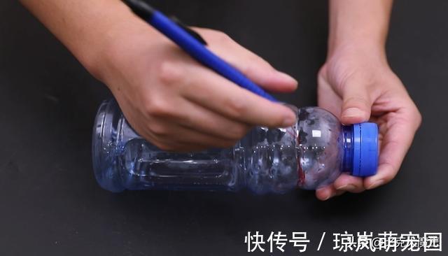 瓶盖|大瓶口的塑料瓶别扔了，简单改造一下，厉害又好用，家家都能用到