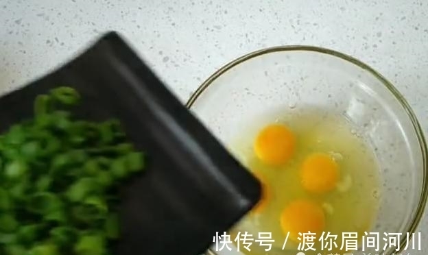 鸡蛋|4个鸡蛋,1碗面粉,不揉面,不擀面,简单做出超好吃的鸡蛋饼