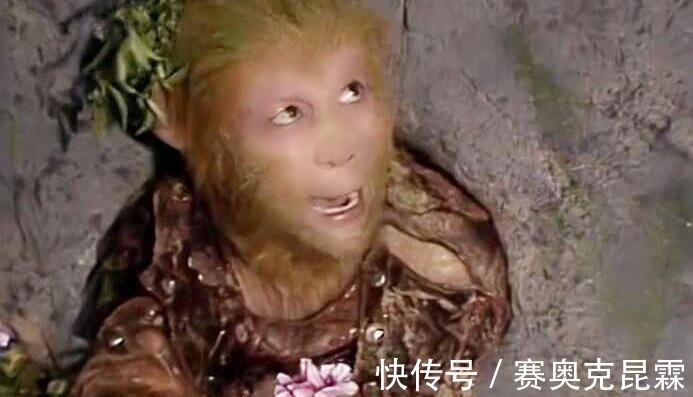 六小龄童!电视剧《西游记》中,孙悟空被压五行山,为啥不变小逃出来呢?