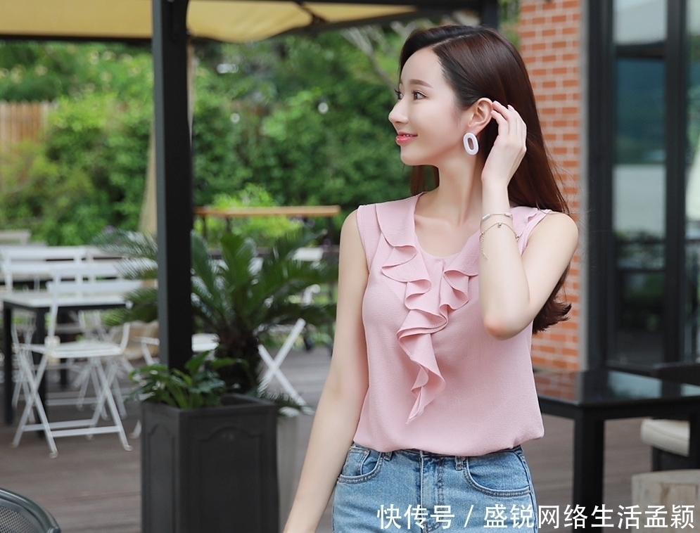 心动女生系列7粉色纺纱上衣＋修身显瘦牛仔裤，尽显曼妙好身形