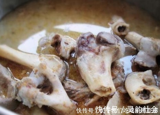 原味|炖肉汤排骨汤时，学会“4不用”，汤原汁原味，鲜美不腥，不发柴