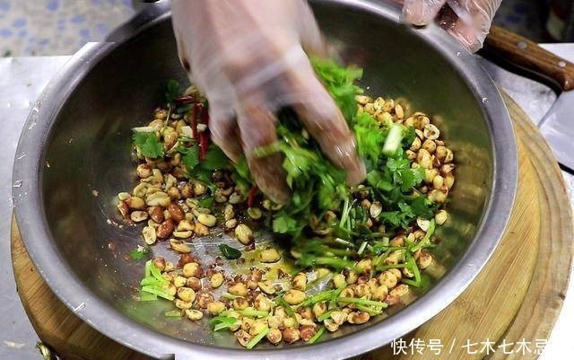 下酒菜|下酒菜必备，这样做香菜花生，散发浓浓香味，好吃又入味