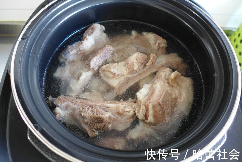 家常|红烧羊排的家常做法，下饭解馋，好吃到舔手指