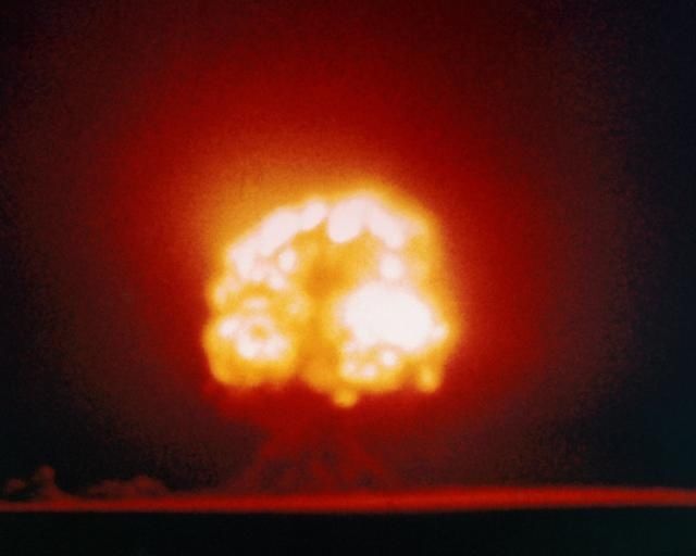 嫦娥五号带回月壤中竟有玻璃颗粒！这到底是怎么回事儿呢？