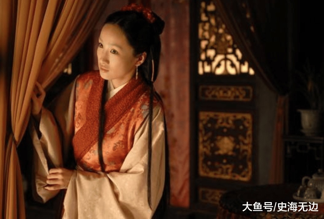 袭人挨了贾宝玉一脚,落下了病根,最后被贾府撵走