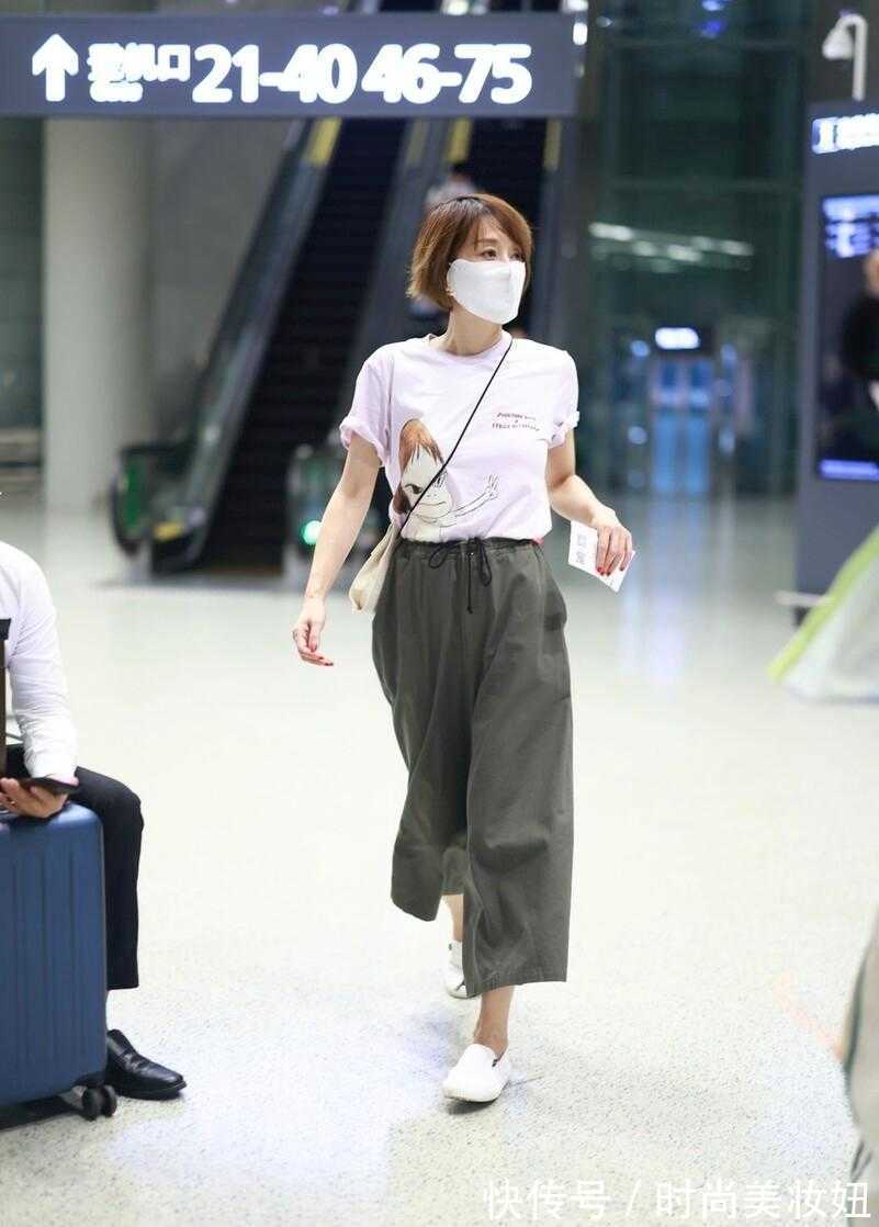 阔腿裤 马伊琍气质真独特,T恤配阔腿裤就能穿出高级感,不愧是气质女神