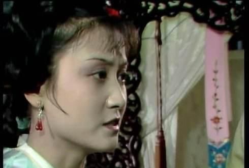 打骂|迎春被欺负,探春挺身而出,生母被丫头打骂,探春为啥劝她忍忍?