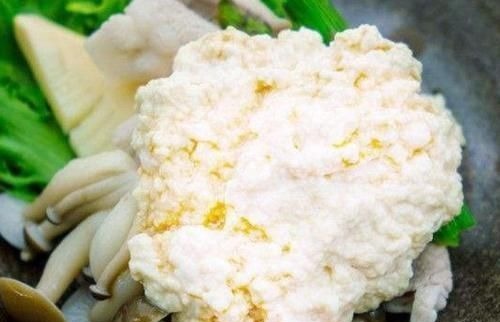 营养物质|1种渣子可别扔,拿来当肥不伤根,挖个小洞,埋盆里,疯开撑破盆