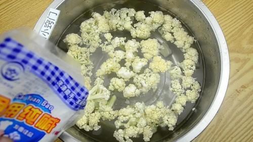 盐水|花菜只用盐和面粉洗，相当于吃虫卵，教你一招，干净卫生又放心
