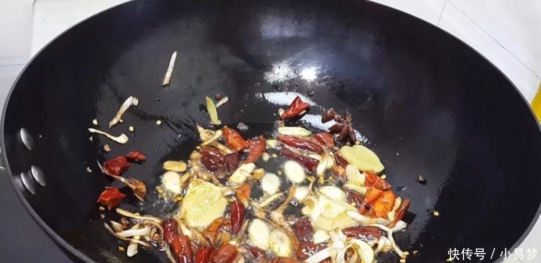 鸡肉这样做才好吃，掌握这个秘诀，一顿多吃两碗饭，一锅都不够吃