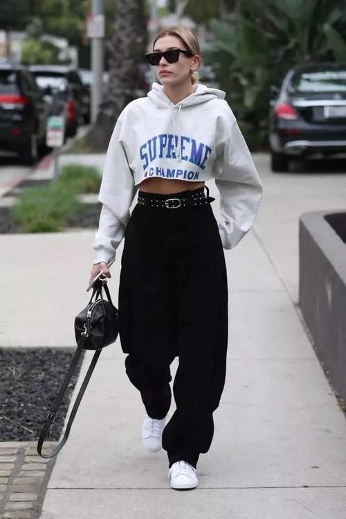 早春穿卫衣，入手这3个颜色，换着穿就够了