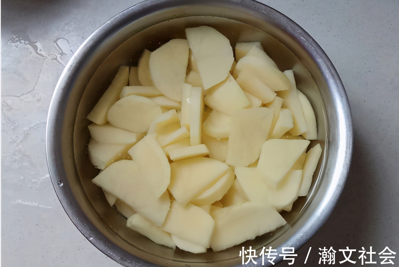 食材|酸辣开胃，简单又好吃的酸菜土豆片，简单的食材做出不简单的美味