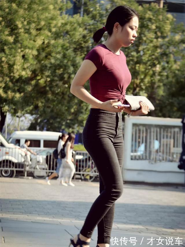 防水台|美女脚上穿搭一双亮色的尖头高跟鞋,让她走出迷人的姿态