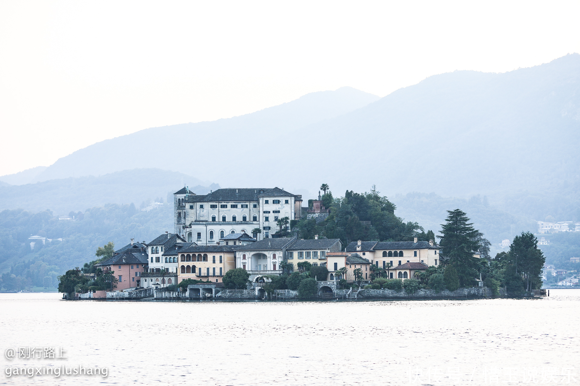 意大利奥尔塔圣朱利奥小镇，时间停滞，回到中世纪寻回真爱之地