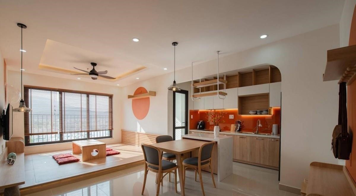 上下铺|78㎡“去客厅化”,扔掉沙发靠墙打5cm高地台,一家5口越住越宽敞