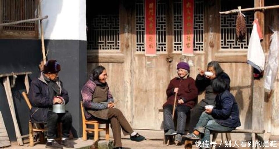 三人|老祖宗告诫我们:五十亲三人,如玩火自焚,你身边有吗?