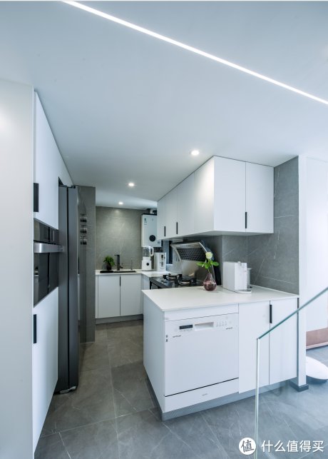 装出禁欲感，超实用的设计没有浪费一丝空间|魔都46㎡ 复式| 厨房
