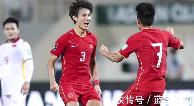国足|李铁执教输了,但发布会赢了!赛后狠踩日本还飘了,没人比他自信!