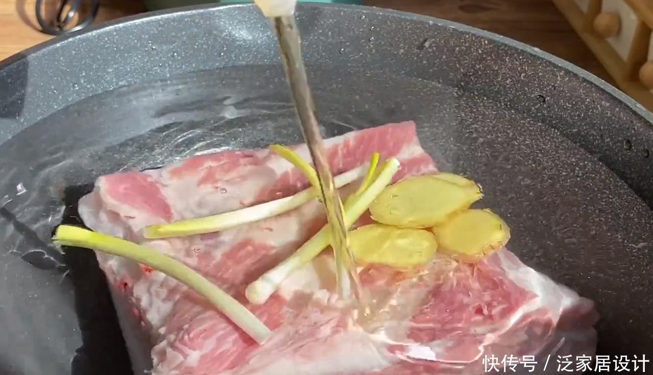 五花肉还可以这样做,加一把食盐,不炒也不炸,皮脆肉香,真解馋