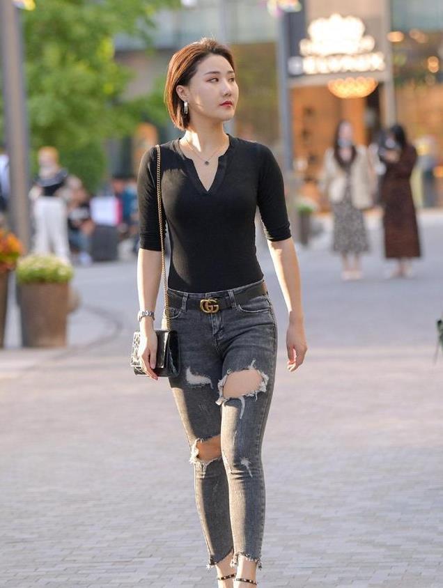 也许|“婴儿肥”不能按正常穿搭来,吊儿郎当也许能有修身效果!