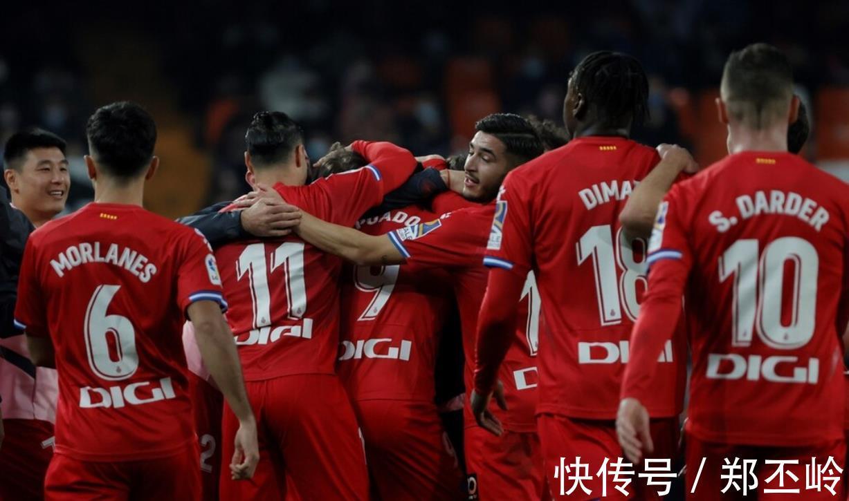 武磊|红牌!2-1逆转!武磊被彻底弃用,莫雷诺换了5人都轮不到武磊