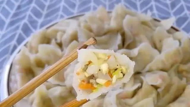 包饺子别放肉和鸡蛋了,用它做馅料,比肉饺子还香,营养还补钙