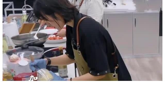 哈佛|姚安娜把蔥誤認成韭菜，后期幫她挽尊，哈佛高材生身份被質疑