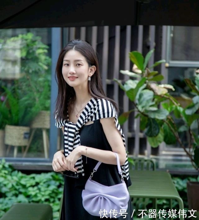 时尚博主 敢穿太重要了,大胆尝试不一样的穿搭风格,演绎美丽的视觉盛宴