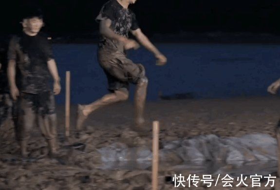 在鹿晗頭上“動刀子”，帶嘉賓荒島生存，這節目也太敢拍了