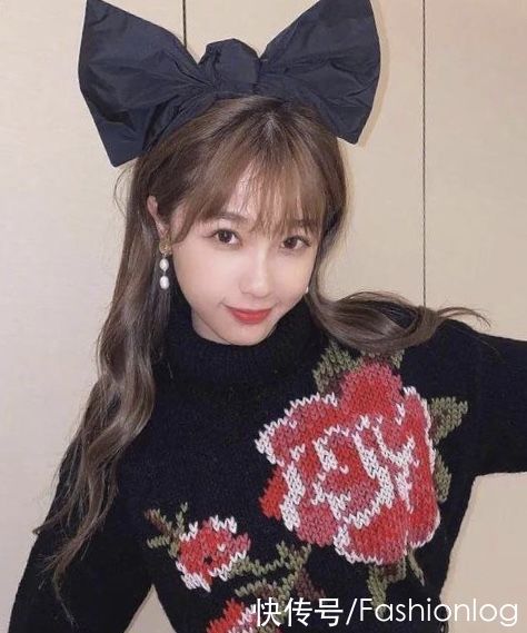 降温突袭，寒风中瑟瑟发抖？一件高领毛衣，时尚实用又百搭