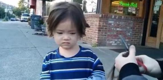 头型|“不靠谱奶爸”给娃理发,看到头型娃瞬间崩溃,网友:哪来的自信