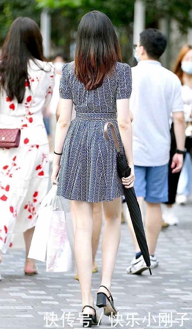 款式|款式洋气的连衣裙,尽显女性独特韵味