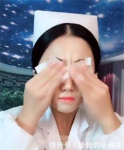 护士|护士姐姐失恋要卸妆,看到素颜后,网友:以后别化妆了,素颜更美