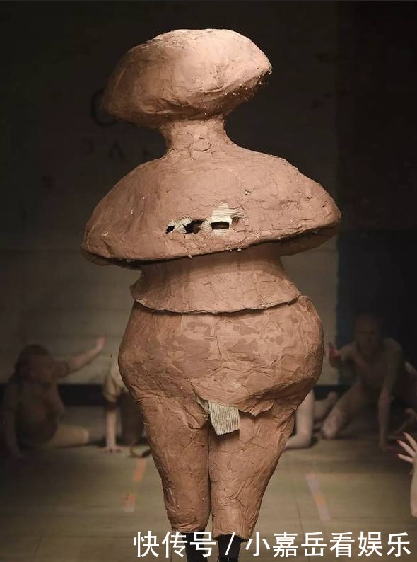 秀场|穿成陶罐都能登上秀场,看不懂的时尚越来越多了,一般人能穿吗?