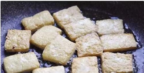 豆腐别再下锅炸，加上两个鸡蛋，吃着比肉还香，吃一次就忘不了