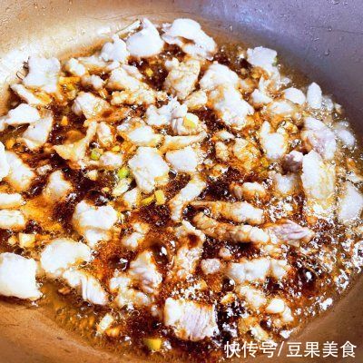 菜椒炒肉|营养美味两手抓，色彩斑斓五彩椒炒肉是你的不二之选