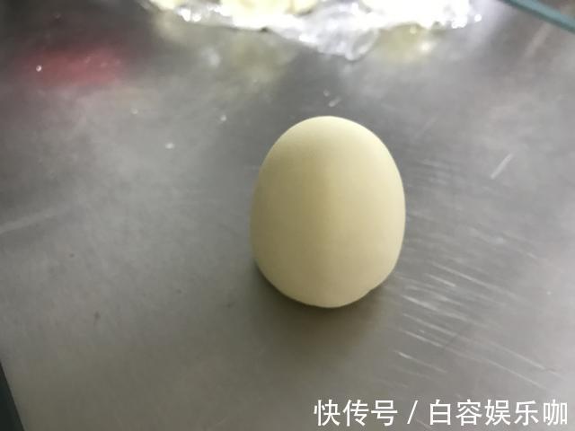 蒸制|80岁奶奶教我：馒头要想松软白胖又光滑，这2点很重要，涨知识