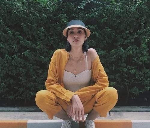 搭配 帆布鞋已经失宠了,今年最火的鞋子是“饼干鞋”,时髦显瘦又显高