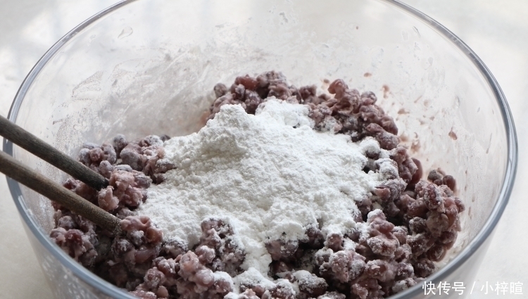 夏天|夏天红豆别煮粥了,加半碗糯米粉一蒸,清凉又解暑,比凉糕好多了