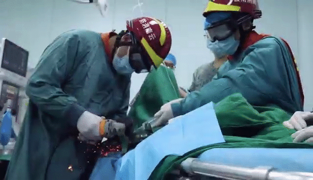 液压剪扩钳|消防员变身“主刀医生”，手术室中成功救援4岁男童