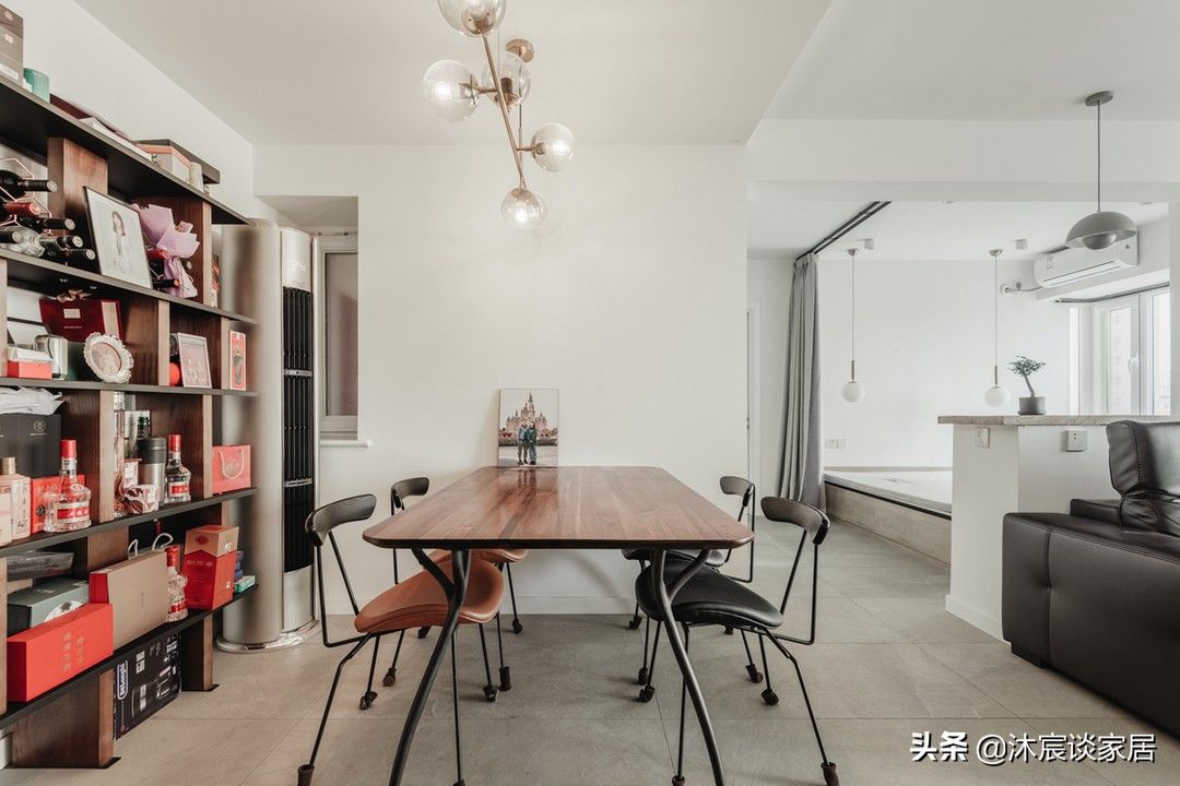 卧室|她家看着平淡,但简洁清爽,用窗帘隔出一间卧室,温馨且幸福