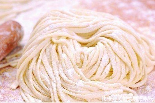 手擀面一煮就断面点师傅来支招,偷偷加点“它”,轻松就解决