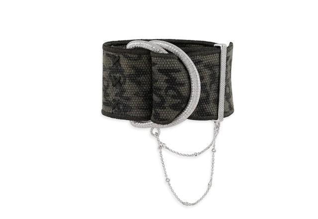 今年珠宝设计也“降级”珠宝加入布艺耍个性,辣妈也走前卫风