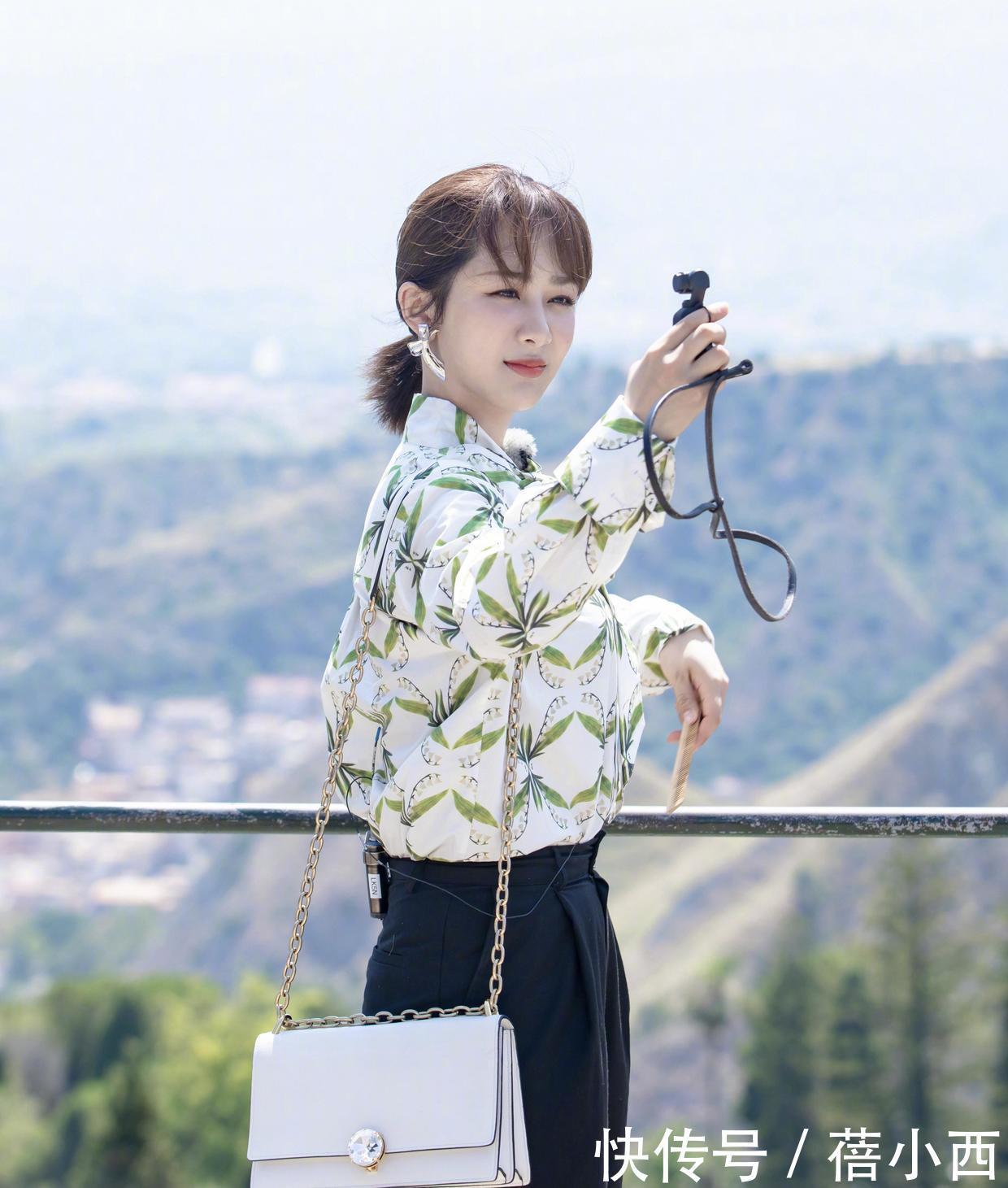 谢杏芳|谢杏芳真是自带超模气场,穿印花衬衫配阔腿裤,退役后气质大不同